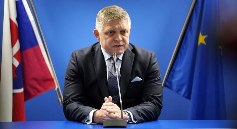 Robert Fico váratlan üzenetet küldött, békülni akar Volodimir Zelenszkijjel