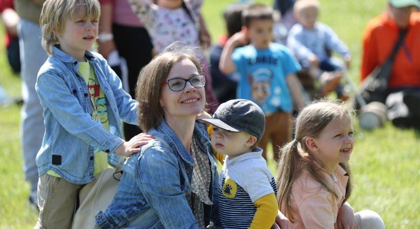 Bővül a családtámogatási rendszer, többet kapnak a gyermeket nevelők