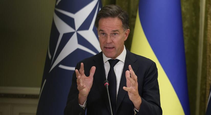 NATO-főtitkár: nem állunk hadban, de békében sem élhetünk