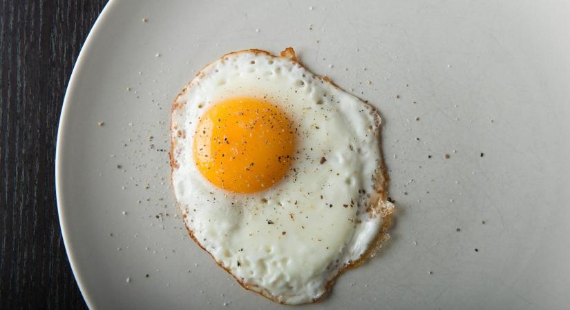 A tökéletes tükörtojás titka a teáskanál