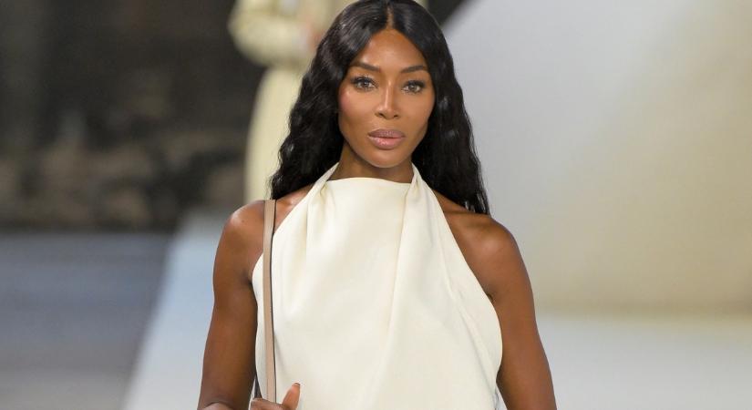 Az 54 éves szupermodell, Naomi Campbell még mindig, mint egy tini: friss fotókon az édesanya és gyermekei