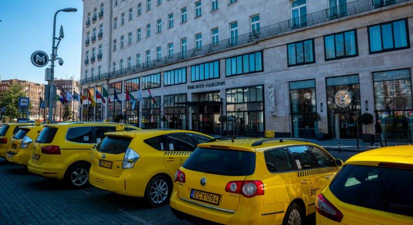 Taxis sztrájk jön Budapesten, tiltakoznak az adóemelés ellen is