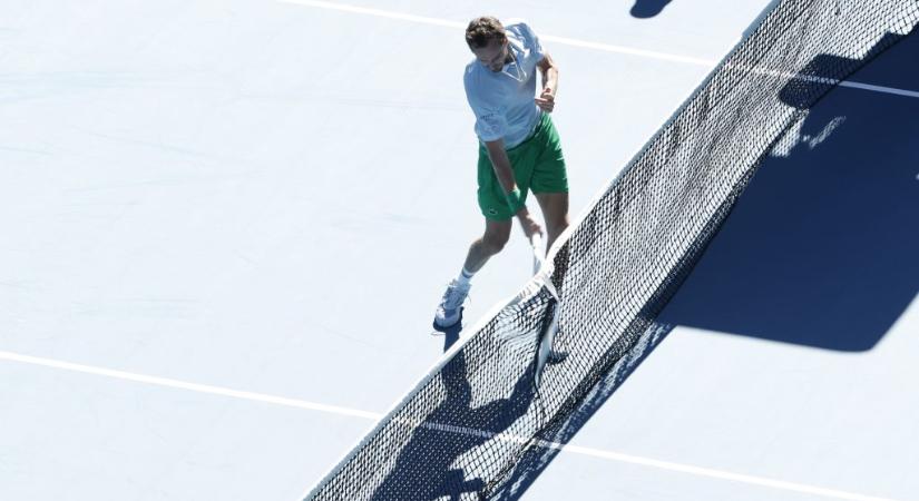 Bedühödött az orosz klasszis, ütőjét és egy kamerát is összetört az Australian Openen