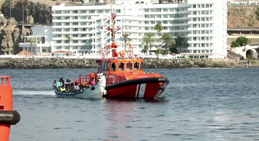 Egyre több nő és gyermek érkezik Spanyolországba a migránsmaffia hajóin  videó