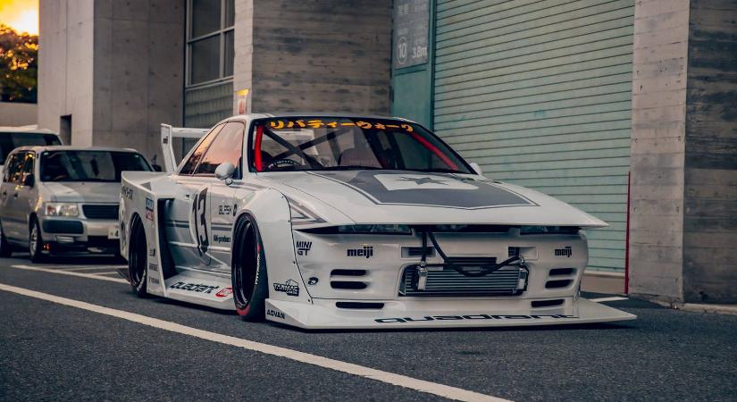 Nagyon menő a kaido racer Nissan Skyline R32 GT-R, kár, hogy az NKH elsírná magát miatta