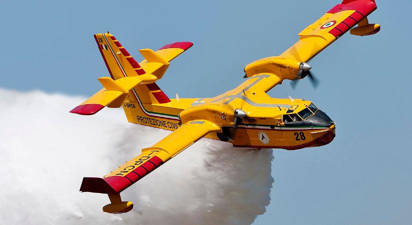 Rendkívüli kihívásokat tartogat a Los Angeles-i tűzvésszel harcoló Super Scooperek vezetése