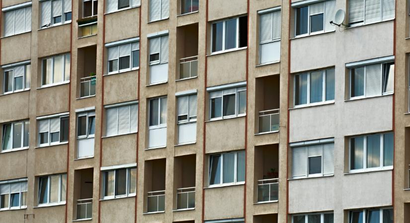 Tényleg egy tollvonással átírhatják bárki házát, lakását? Fontos változás élesedik, erről jobb tudni