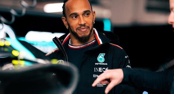 Így telhet Hamilton első ferraris hete