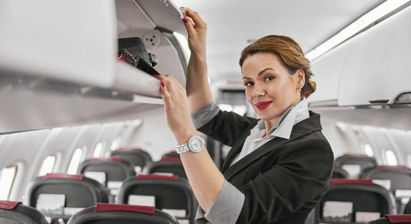 Egy stewardess bevallotta, hogyan leskelődnek az utasok után