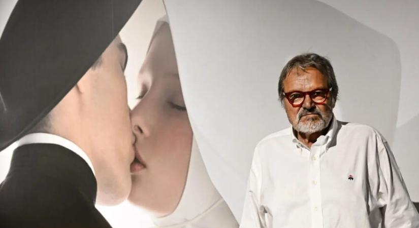 MEGHALT OLIVIERO TOSCANI, A SOKKOLÓ BENETTON FOTÓS