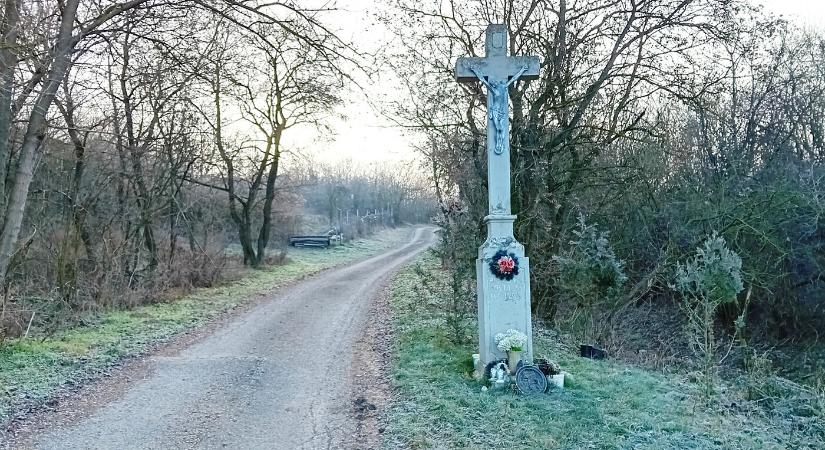 Szovjet katona újíttatta fel a bényi feszületet – a helyiek a kilétét kutatják