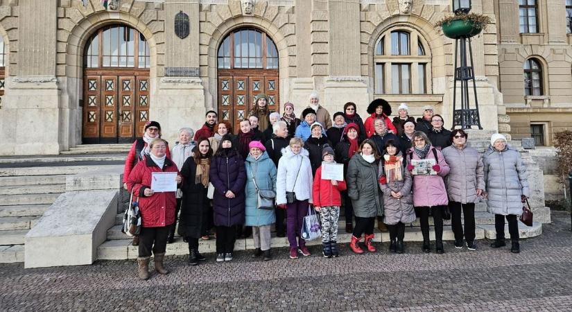 Daganatos betegségben szenvedők gyógyulásáért sétáltak Debrecenben