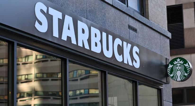 „Csak fogyasztóknak!” – vége a szabad üldögélésnek a Starbucksban