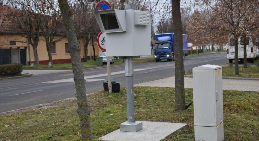 Mattot kaptak a berényi gyorshajtók, mutatjuk az útszakaszt, ahol már nincs esélyük – videóval