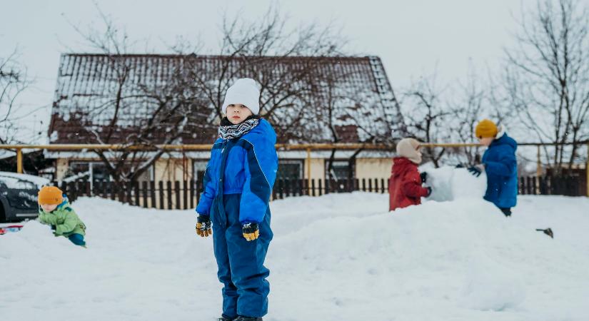 Hidegörvény árasztja el az országot, kiadták a riasztásokat, havazással érkezik a tartós köd