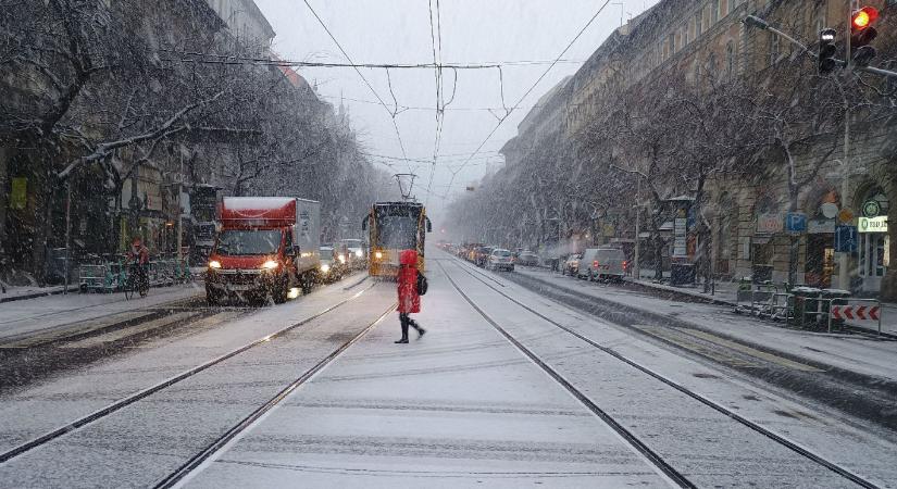 „Időjárási ok miatt” terelve közlekedik pár busz Budapesten és az agglomerációban