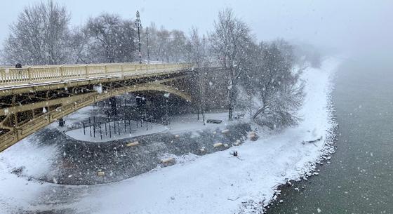 Rég látott havazásra ébredt Budapest – fotók