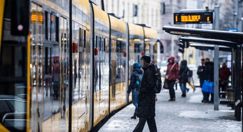 Egyre több járat esik el a budapesti hóesés következtében