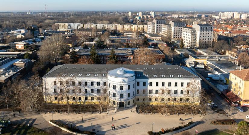 Befejeződött a Dunaújvárosi Egyetem főépületének felújítása