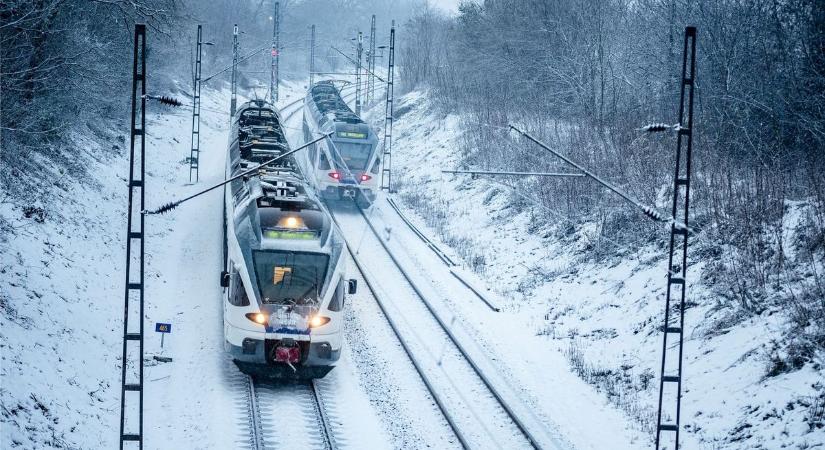 Vonatozók, figyelem! Akár 50 perces késés is lehet ma a tatabányai fővonalon