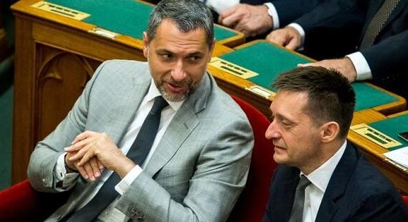 Lázár János dohányos barátainak igazán jól indult az év