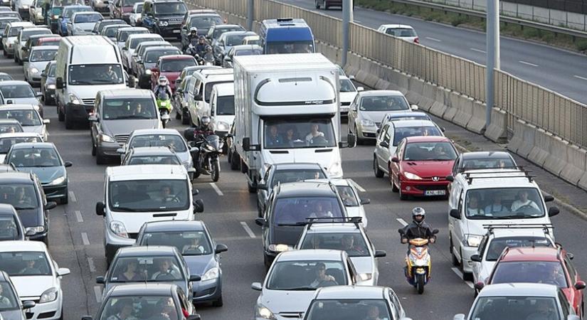 A motorozás menti meg Budapestet? - Másfélszeresére nőttek a fővárosi torlódások