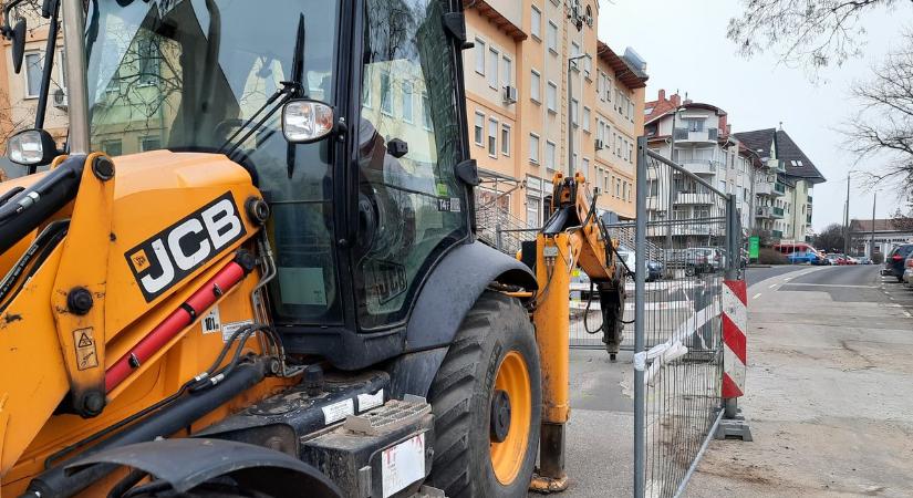 Autósok, figyelem! Munkálatokat végeznek ebben a nyíregyházi utcában