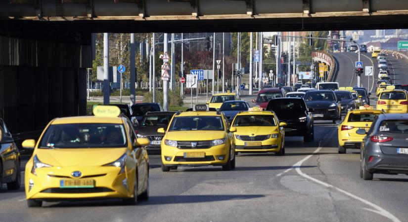 Belharc robbant ki a taxisok között a kormányra nyomást helyező tüntetések miatt