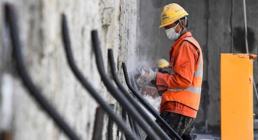 Nem kapnak haladékot az építőiparosok, meg kell kötni a kötelező felelősségbiztosítást