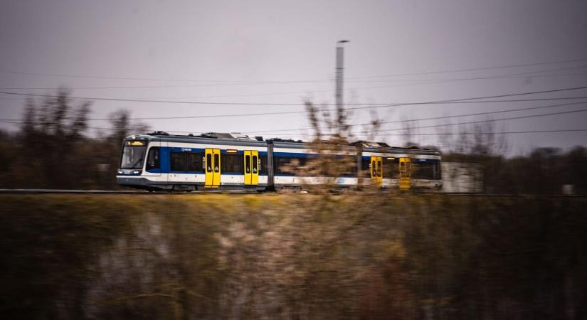 71 balesete volt a tram-traineknek, a MÁV több sárgát tesz a kocsikra, hátha jobban látszik