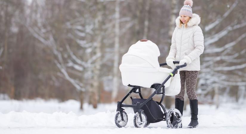 Pofátlanul eltolták a babakocsit, míg nem figyelt az anyuka Egerben