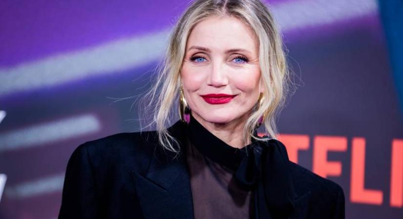 Az 52 éves Cameron Diaz 10 év után tért vissza a vörös szőnyegre: talpig feketében pózolt a fotósoknak