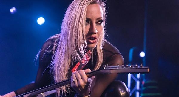 Nita Strauss: "Néhány rajongó úgy viselkedik, mint a nyafogó, hisztis kisbabák..."