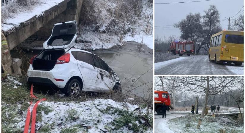 Árokba csúszott egy személykocsi Beregszászban