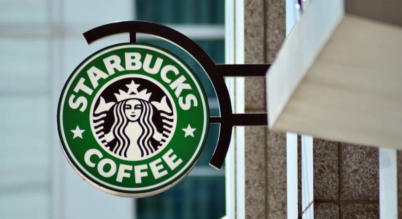 Starbucks: prioritást kapnak a fizető vendégek