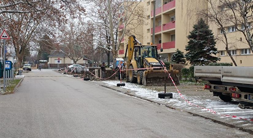 Nagyszabású parkolófelújítás kezdődött Siófokon