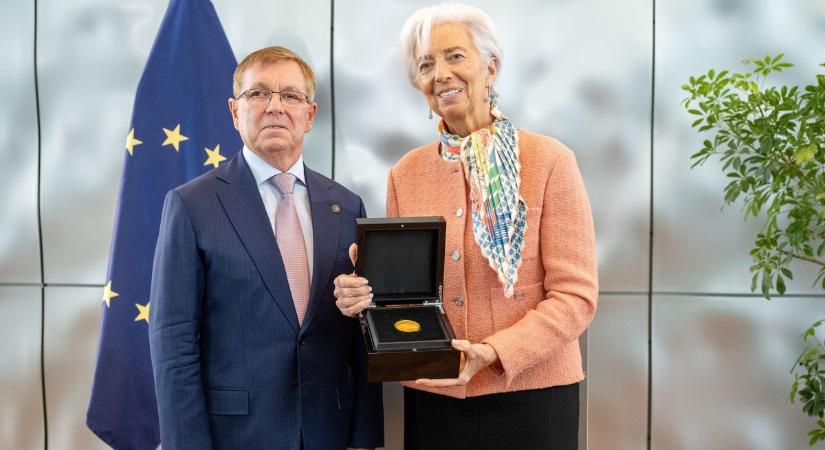 Hoppá! Matolcsy György az IMF korábbi elnökének adott díjat