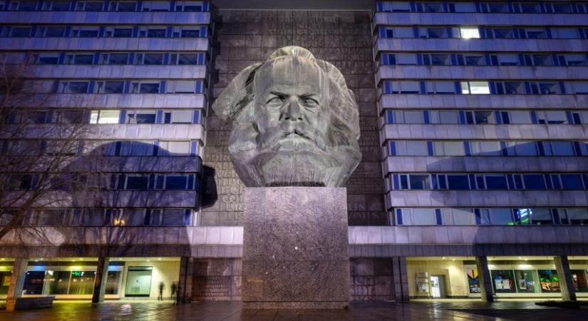 Marx szobrától egy semmiből felhúzott városig zakatol a Bohinji nosztalgiavonat