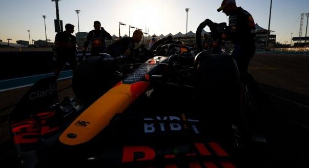 Nem enged a Red Bull és Verstappen – csütörtöki F1-es hírek