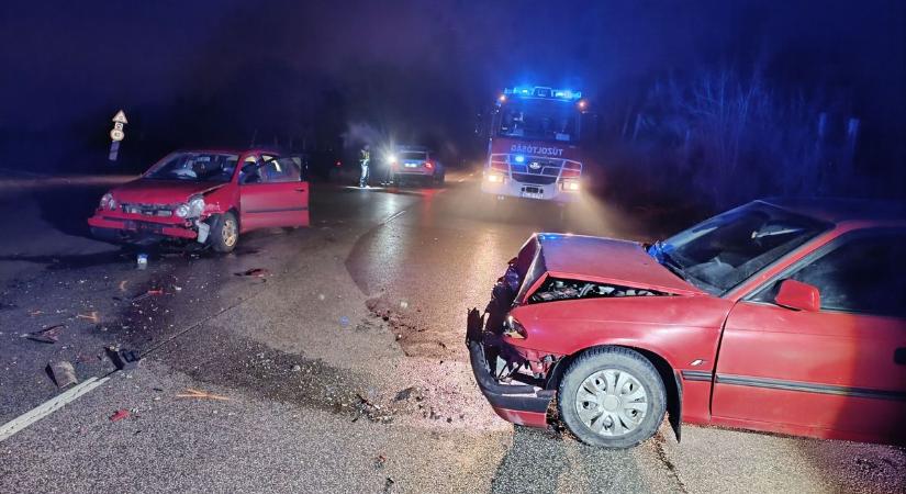 Karambol Halasnál, egy embert a mentők kórházba szállítottak