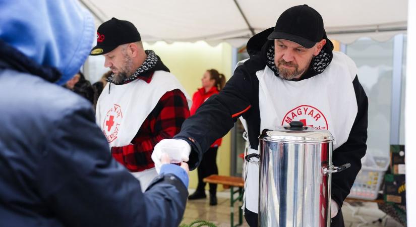 Meleg ebéddel segítenek Egerben