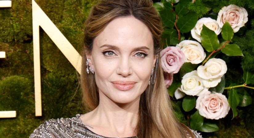 Ha igazán fenséges kabátot akarsz beszerezni, olyat válassz, mint amilyet Angelina Jolie viselt