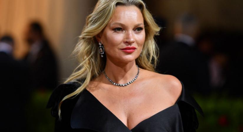 Divatikon, lázadó, múzsa: 51 éves lett Kate Moss