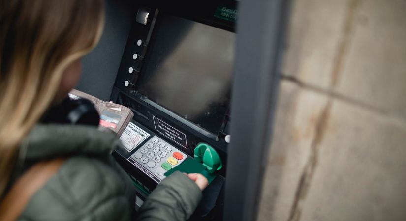 Nagyot változik a készpénzfelvétel, vége a hagyományos ATM-ek korának