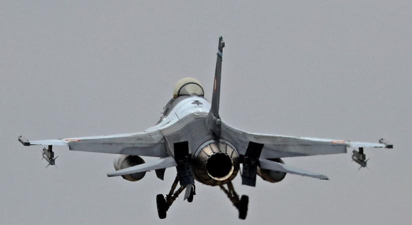 Román F-16-osok szálltak a magasba a vélt drónbecsapódás után