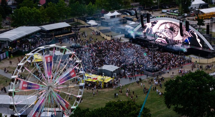 Lakópark épülhet a Balaton Sound kempingjének területén