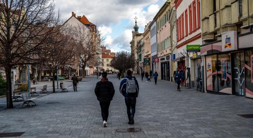 Kiugrott egy ember a tizedik emeletről Szombathelyen