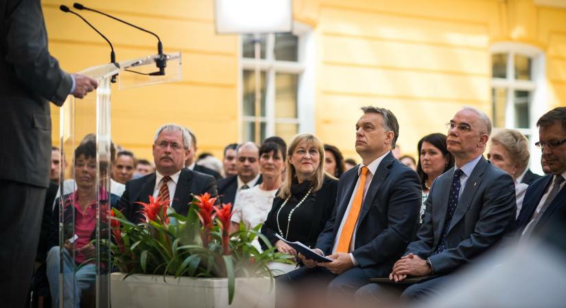 Ismét Balásy cégei nyerték Schmidt Mária alapítványának kommunikációs tenderét