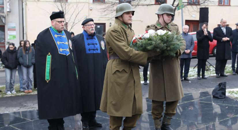 A doni áttörés pécsi hőseire emlékeztek (GALÉRIA)