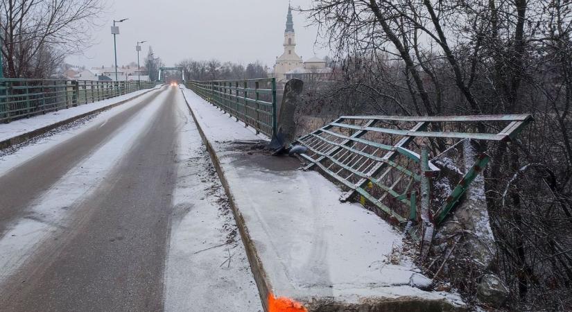 Lezárták a rejtélyes balesetben megsérült kunszenti hidat, a város gázellátása a tét – galériával